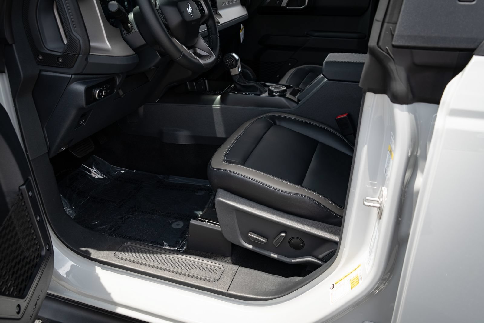 New 2026 Ford Bronco Outer Banks w/ Sasquatch Package AWD/4WD image 17
