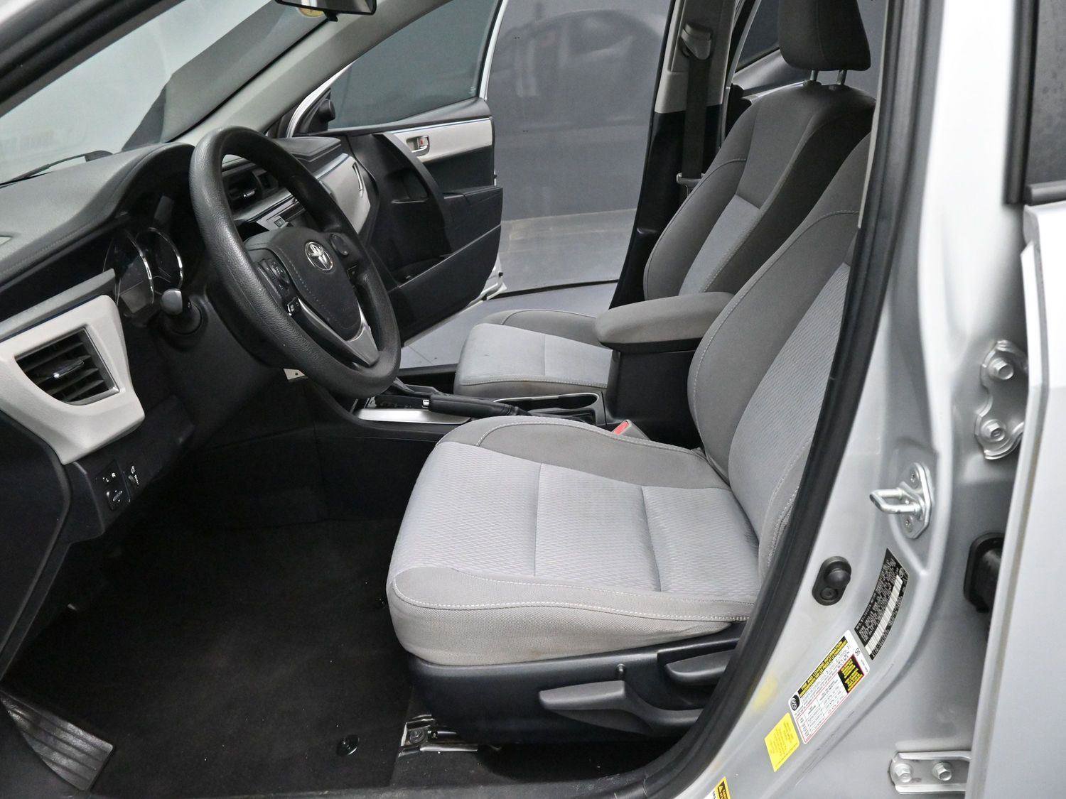 Used 2016 Toyota Corolla LE image 12