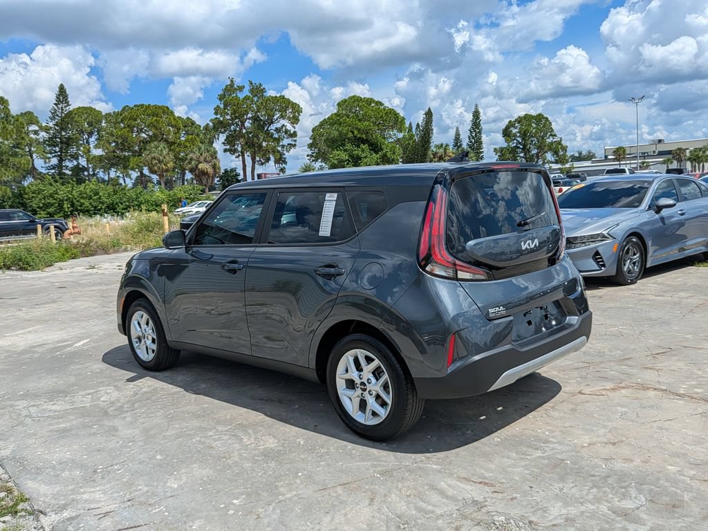 Certified 2025 Kia Soul LX w/ LX Technology Package FWD image 6