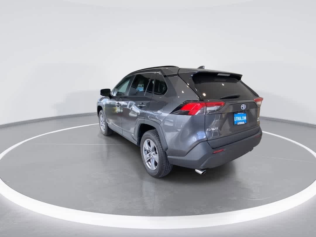Used 2022 Toyota RAV4 XLE w/ Convenience Package AWD/4WD image 6