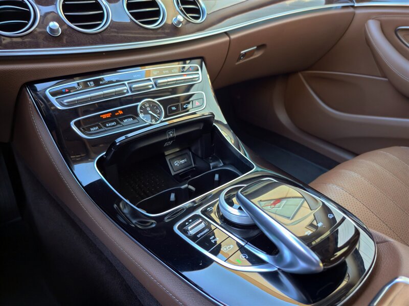 Used 2017 Mercedes-Benz E 300 image 21