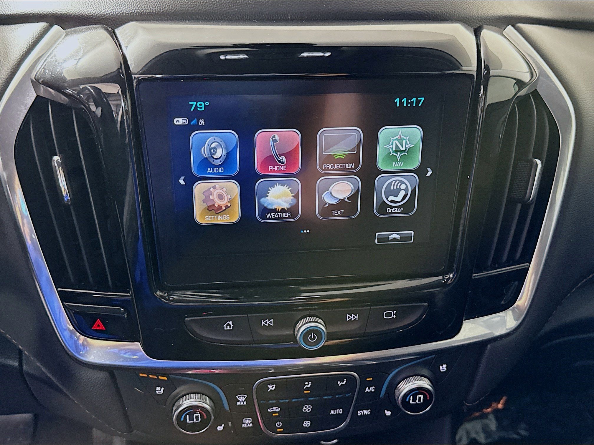 Used 2019 Chevrolet Traverse Premier w/ LPO, Blackout Package FWD image 18