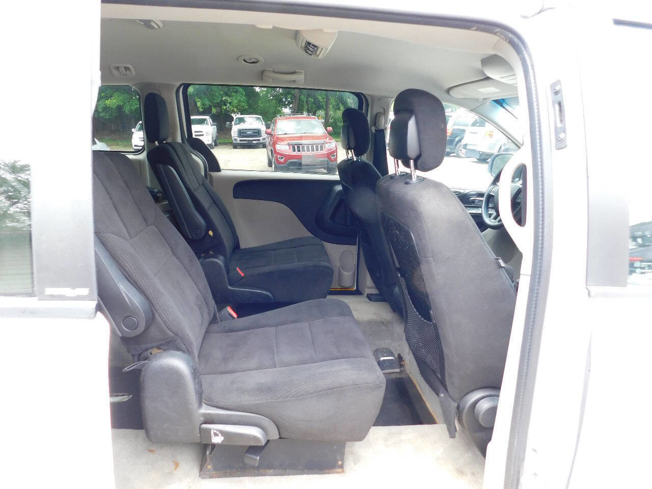 Used 2013 Dodge Grand Caravan SE image 20