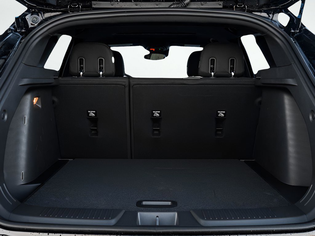 New 2026 Chevrolet Trax RS w/ Sunroof Package FWD image 8