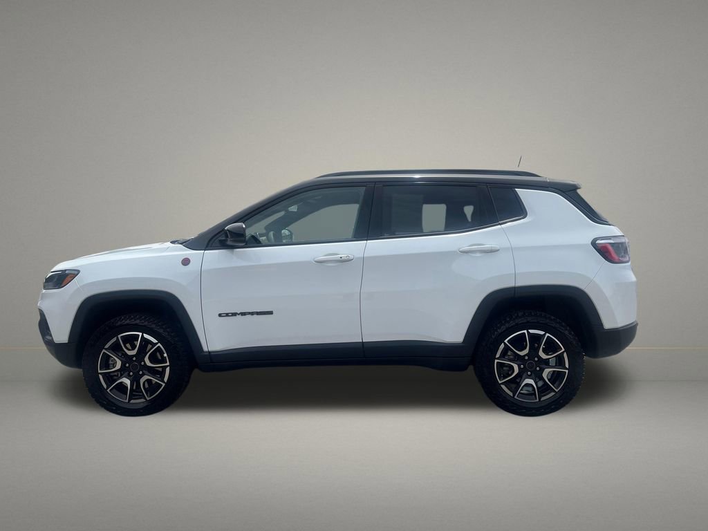 Used 2025 Jeep Compass Trailhawk AWD/4WD image 2