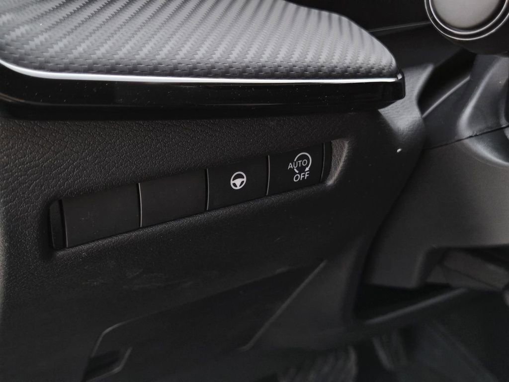 New 2026 Nissan Kicks SR w/ Cold Weather Package image 17