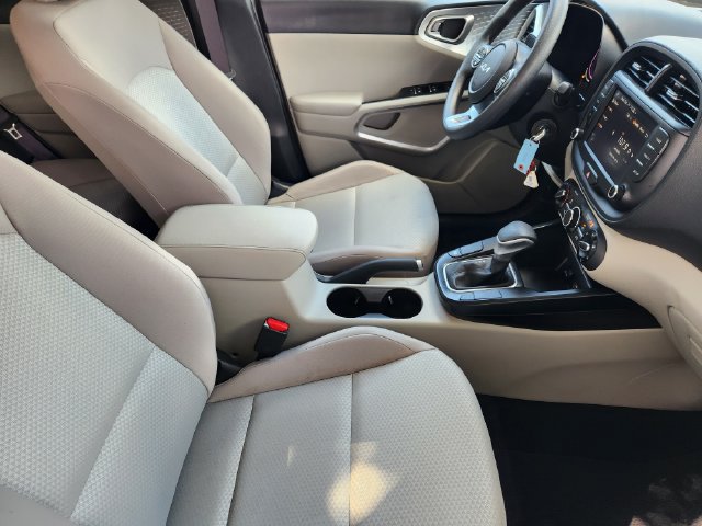 Used 2025 Kia Soul LX w/ LX Technology Package FWD image 19