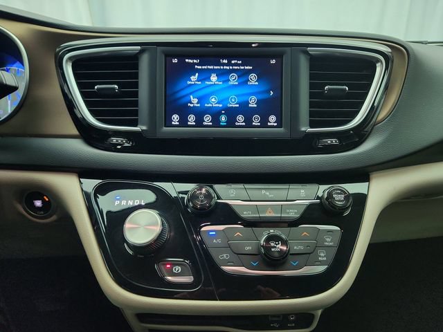 Used 2019 Chrysler Pacifica Touring-L FWD image 14