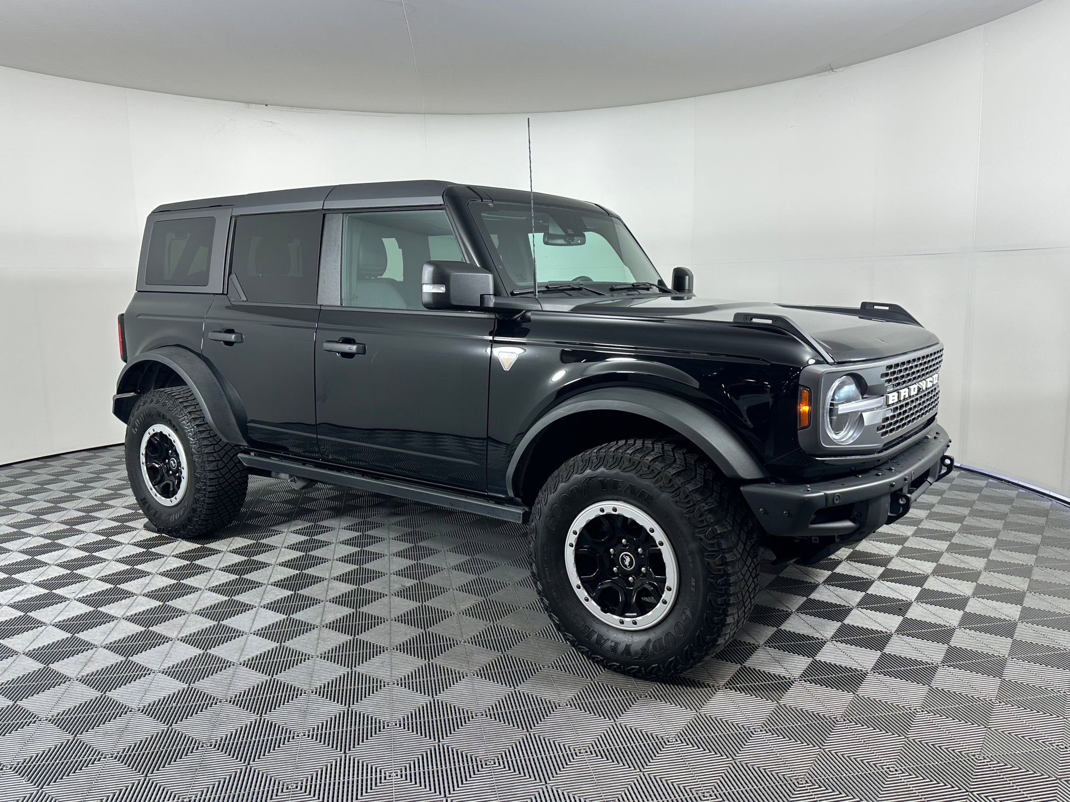 Used 2023 Ford Bronco Badlands image 6