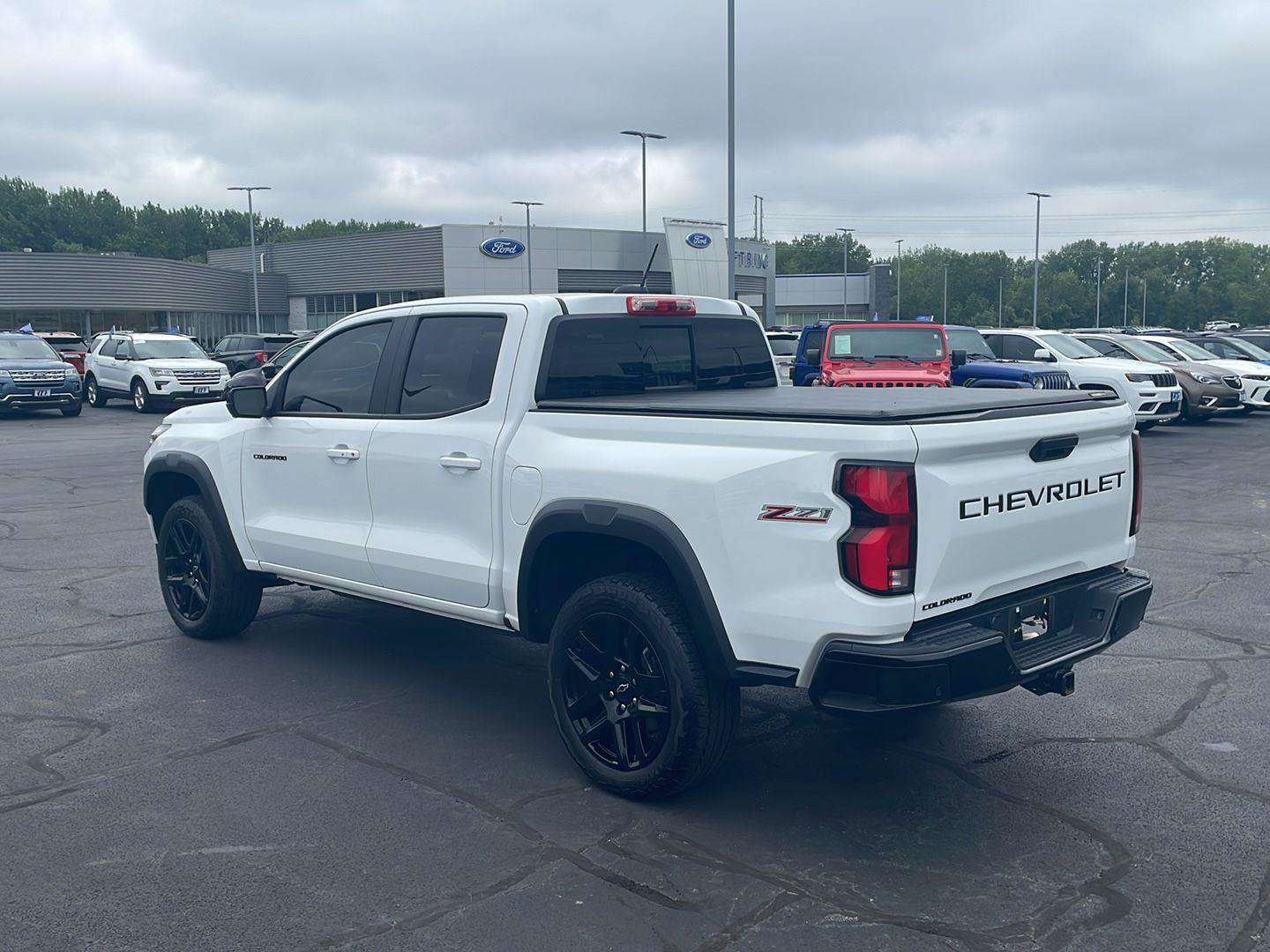 Used 2024 Chevrolet Colorado Z71 w/ Z71 Convenience Package 2 AWD/4WD image 3