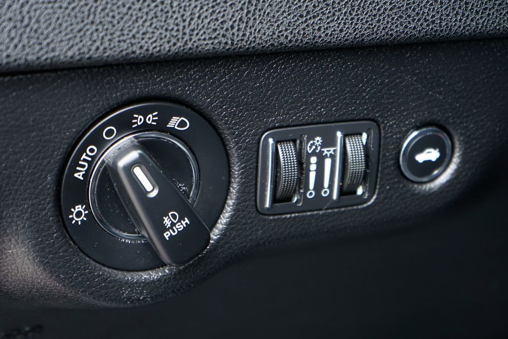 Used 2019 Chrysler 300 S image 19