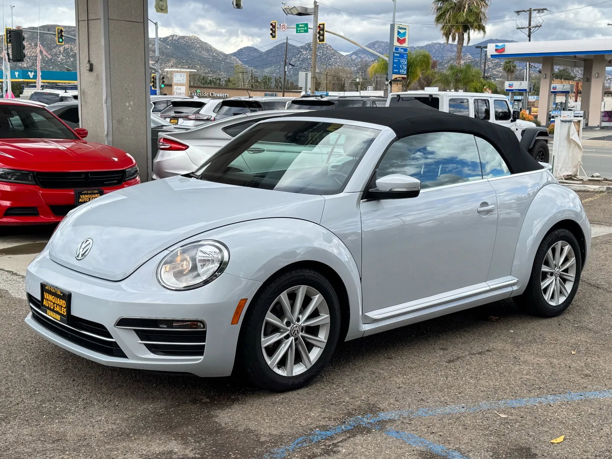 Used 2018 Volkswagen Beetle 2.0T S w/ Style & Comfort Package image 7