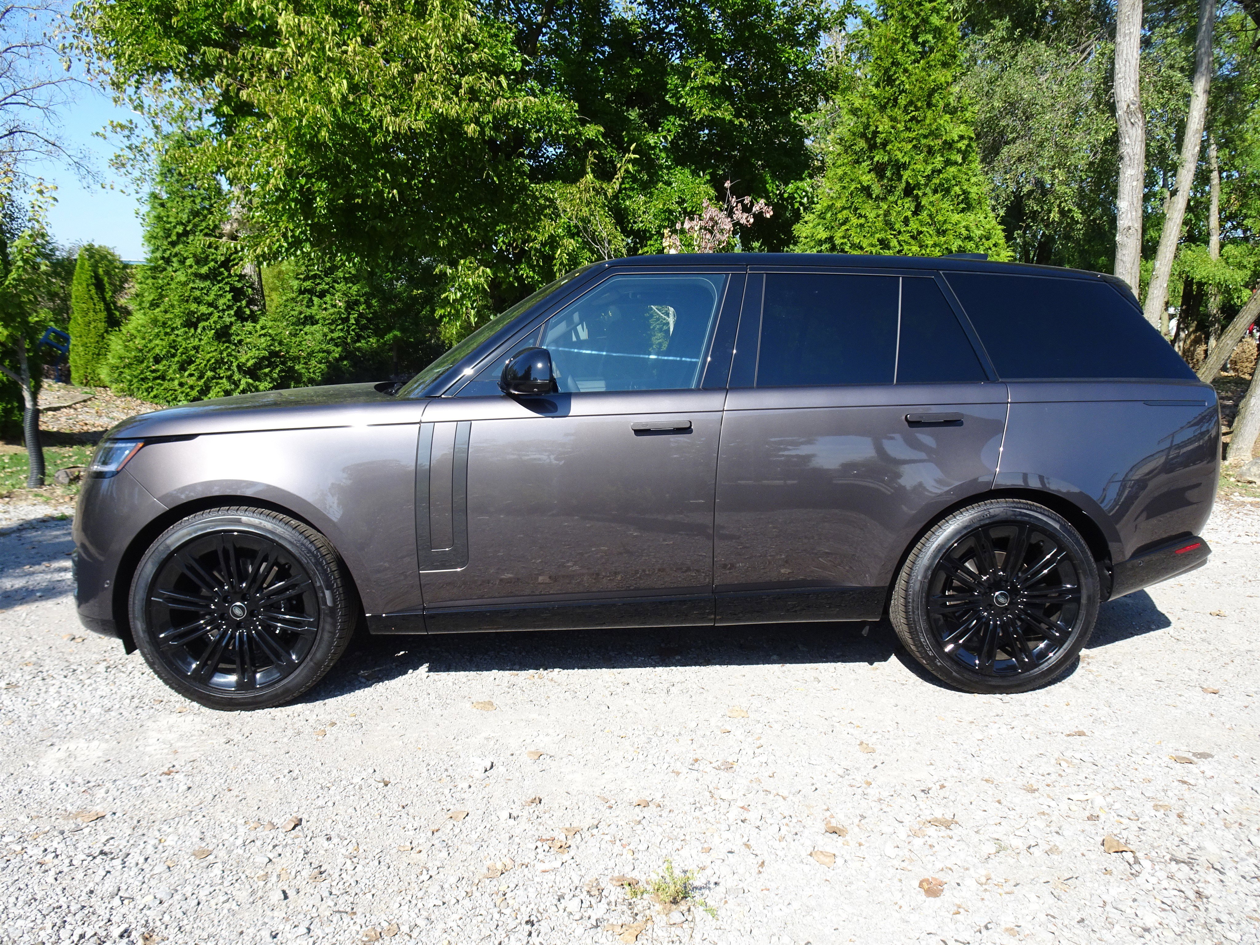 New 2025 Land Rover Range Rover SE image 9