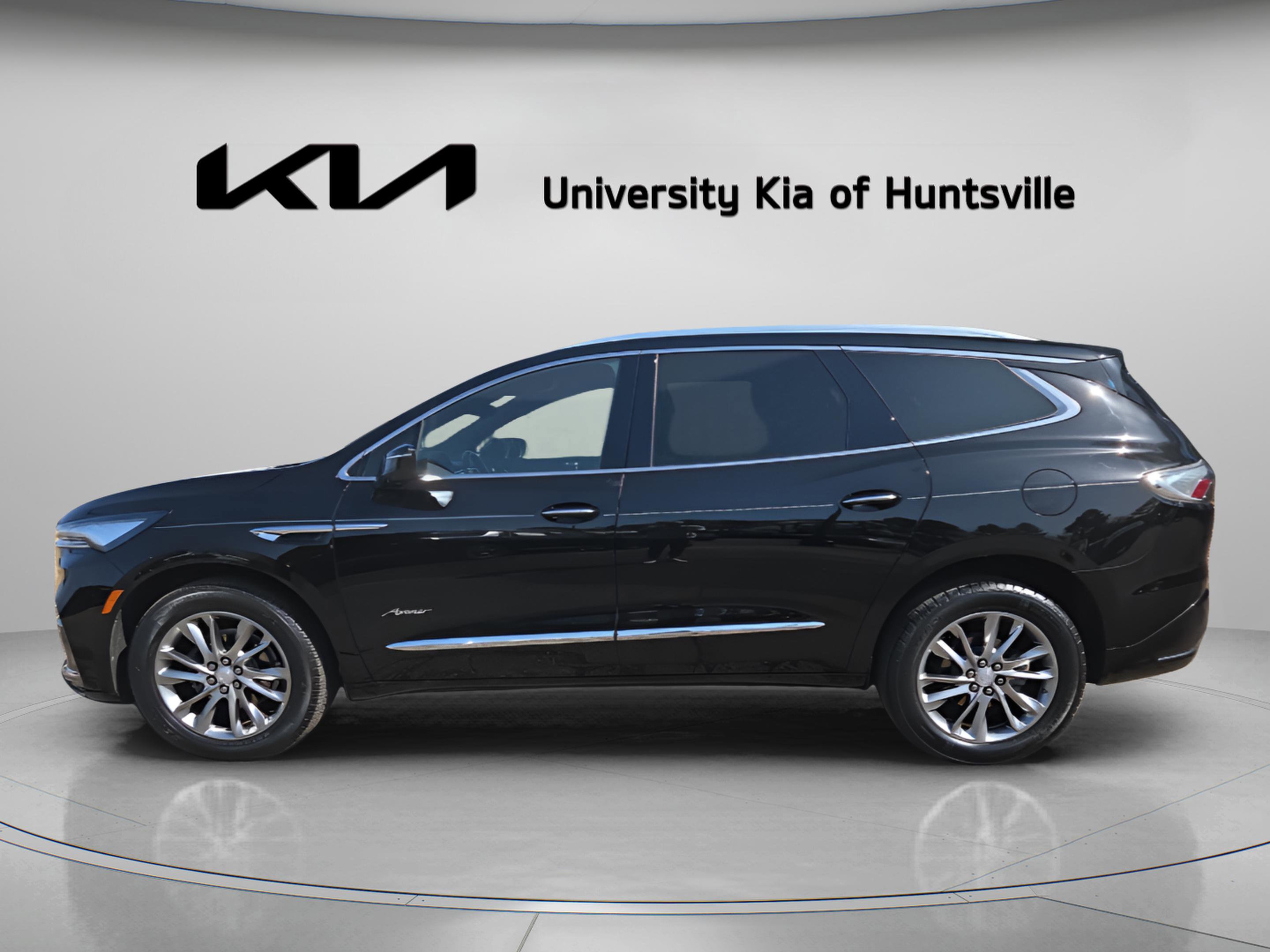 Used 2022 Buick Enclave Avenir w/ Avenir Technology Package image 4