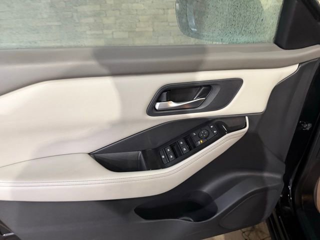 Certified 2025 Nissan Rogue SV image 10