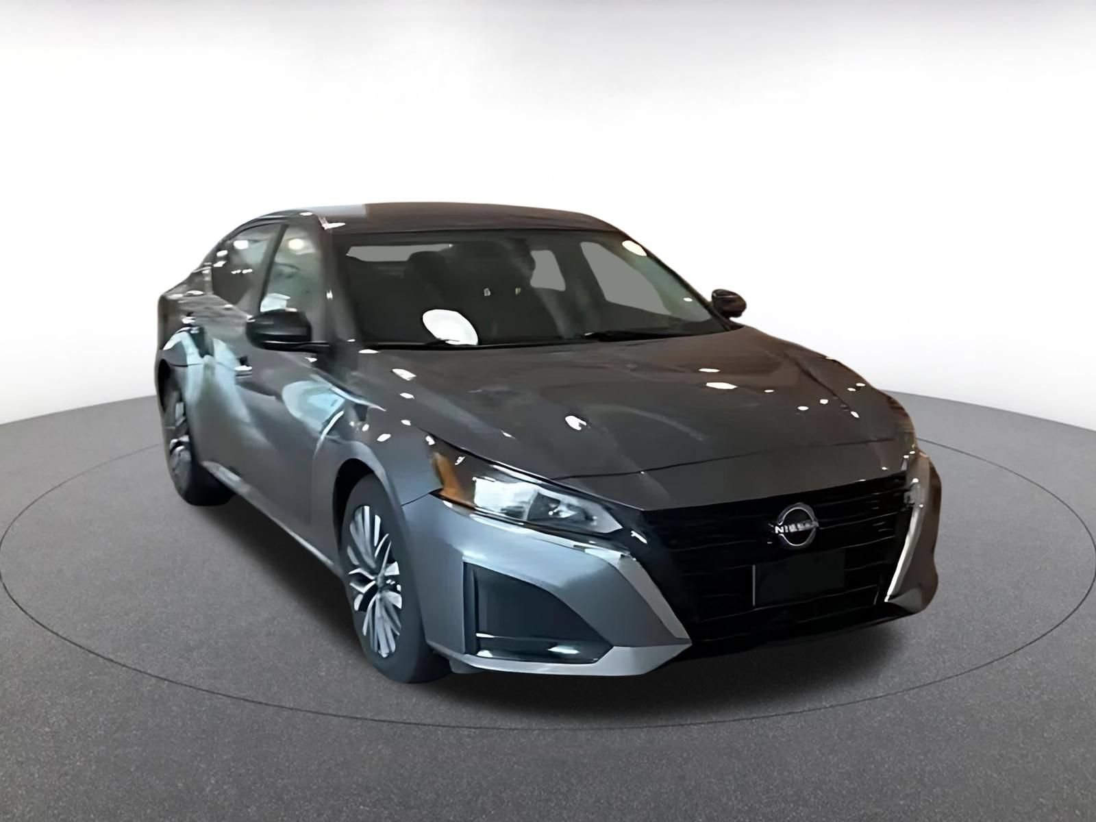 Used 2025 Nissan Altima 2.5 SV FWD image 14