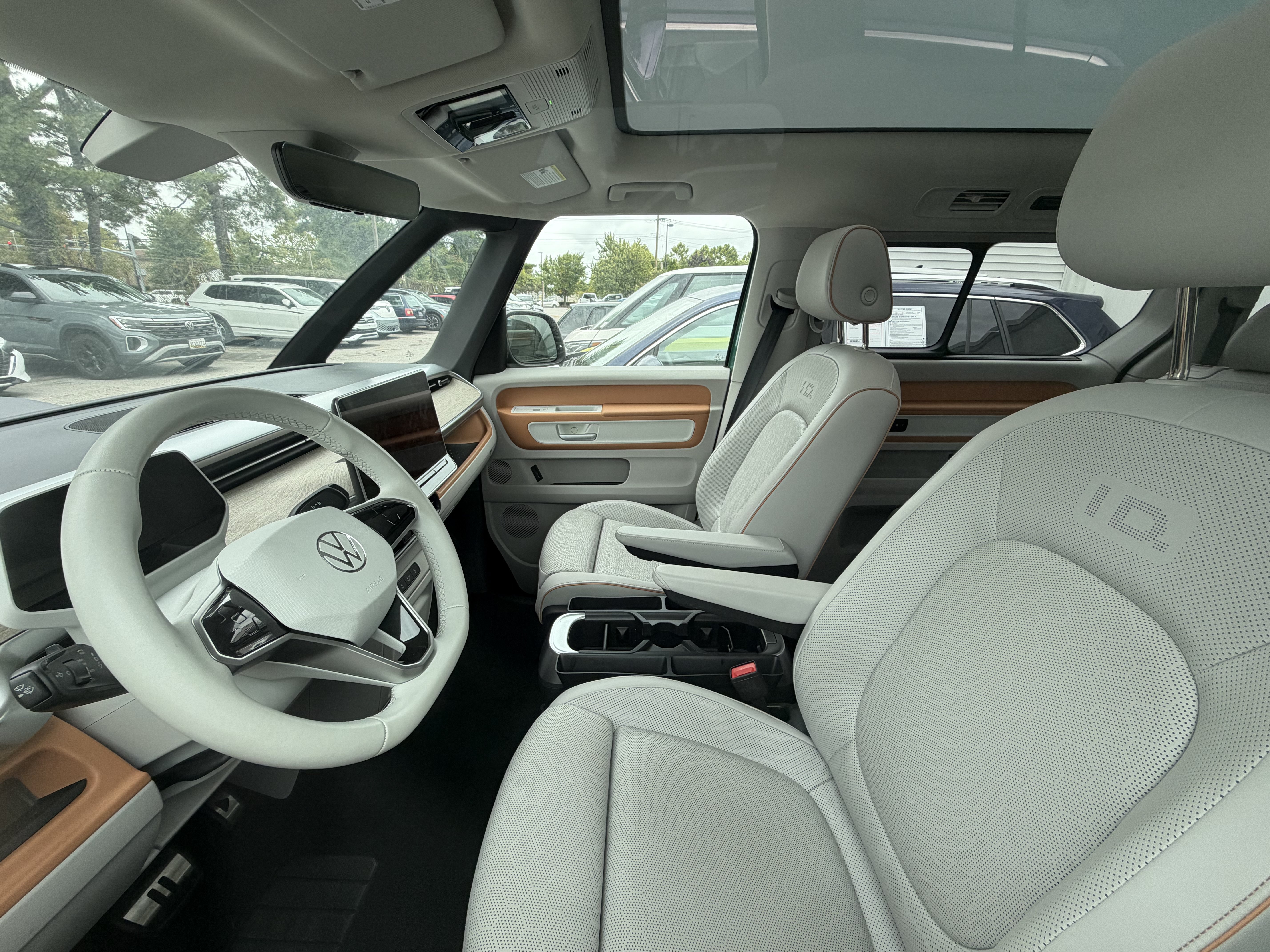 Used 2025 Volkswagen ID. Buzz Pro S Plus w/ Cupholders Package AWD/4WD image 10