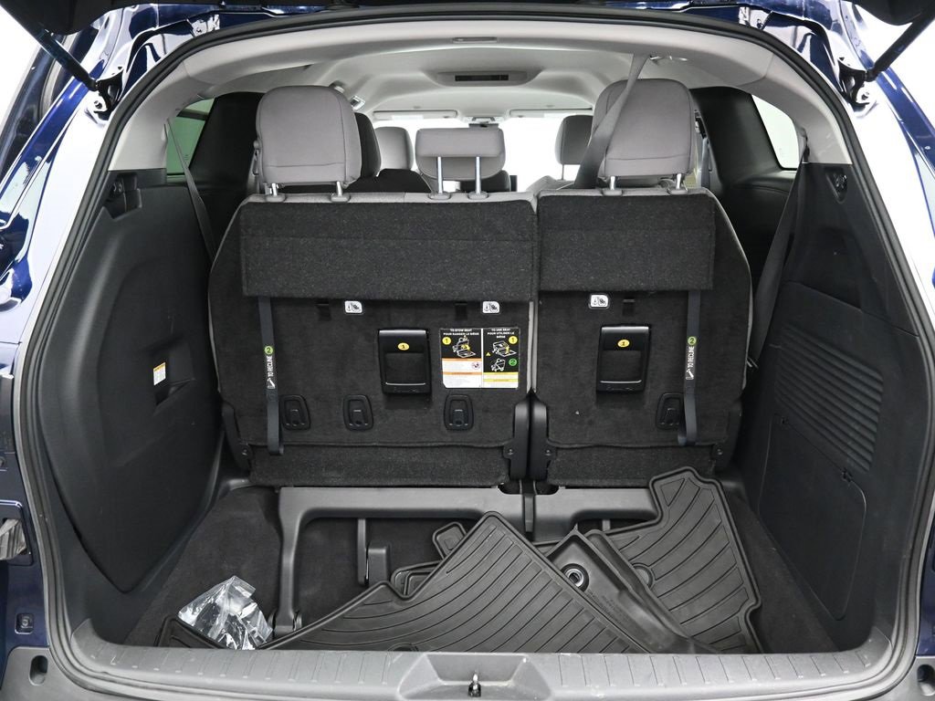 Used 2025 Toyota Sienna LE image 30