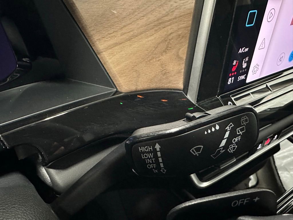 Used 2025 Volkswagen Atlas SE image 22