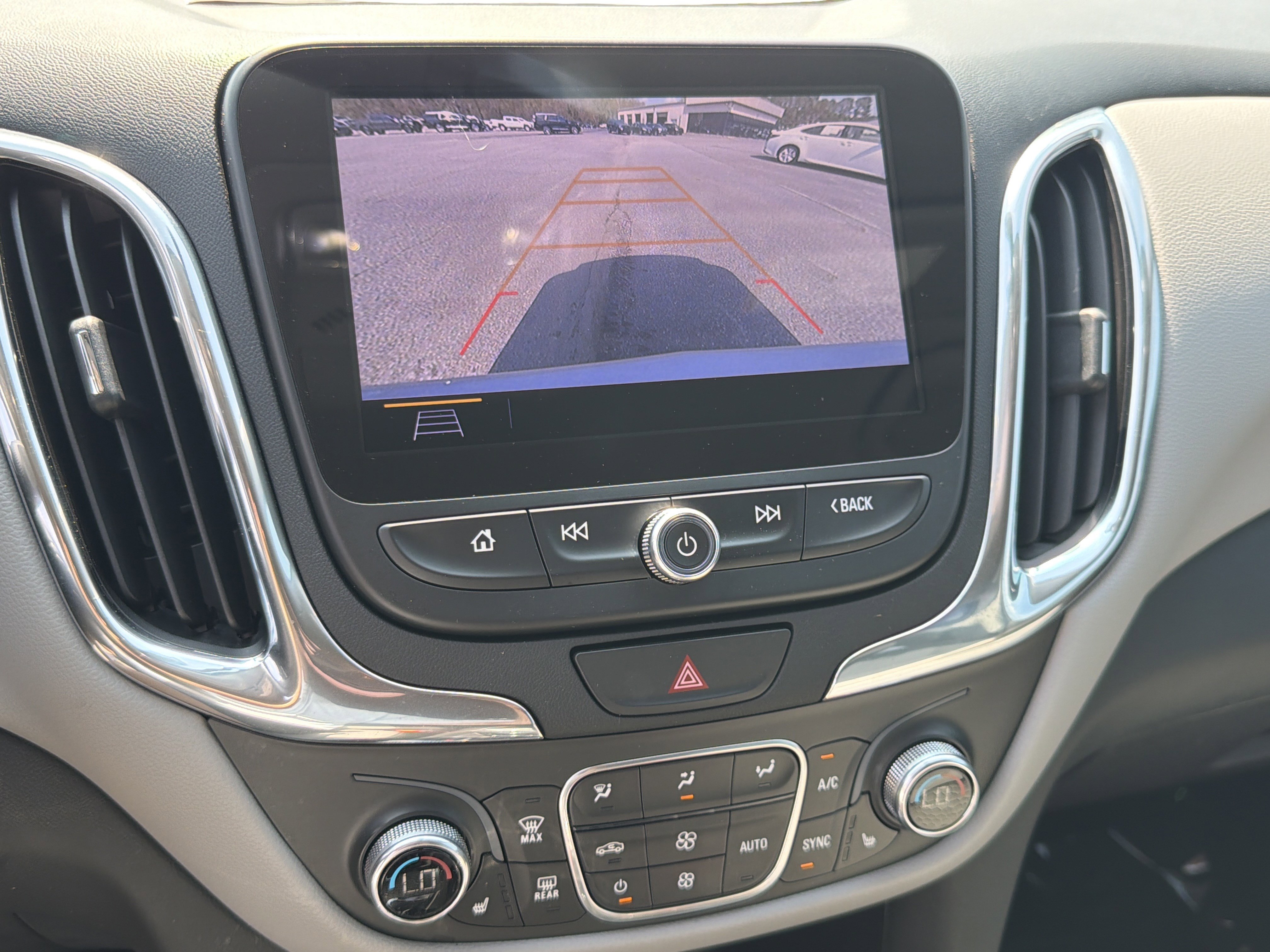 Used 2020 Chevrolet Equinox LT FWD image 28