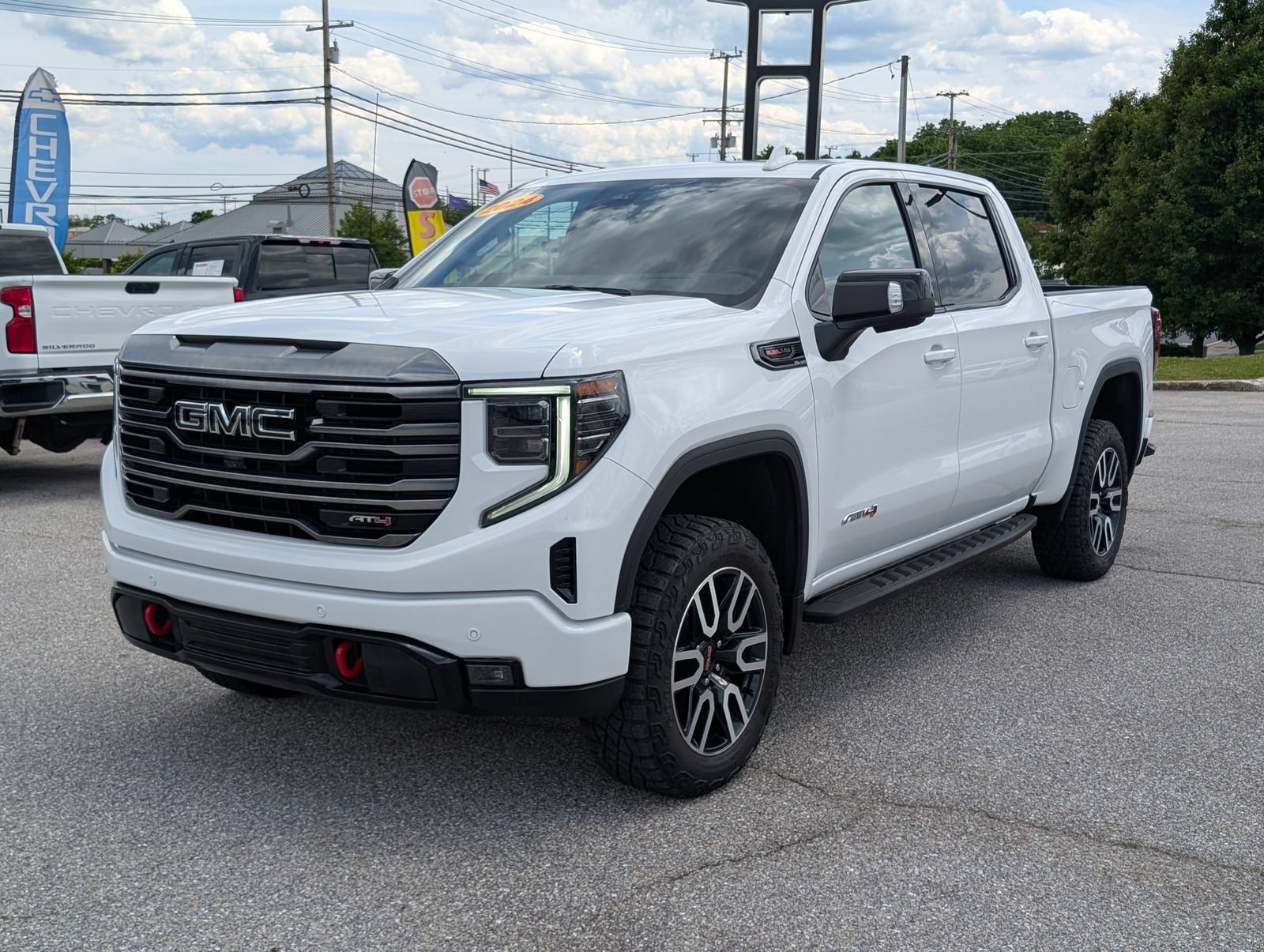 Used 2024 GMC Sierra 1500 AT4 w/ Technology Package AWD/4WD image 7
