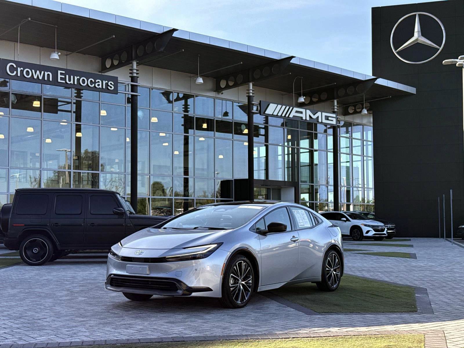 Used 2025 Toyota Prius Limited w/ Limited Premium Package FWD image 1