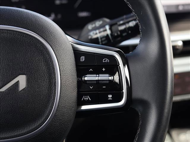 Used 2025 Kia Sorento SX image 17