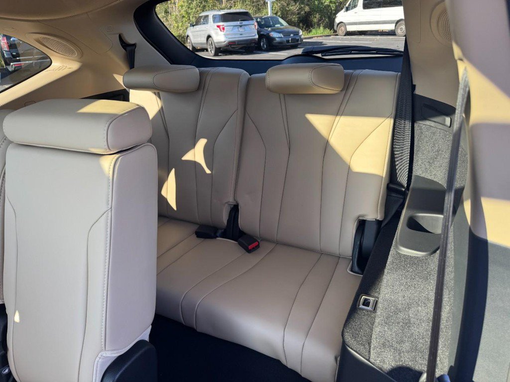 Certified 2025 Acura MDX w/ Technology Package AWD/4WD image 12