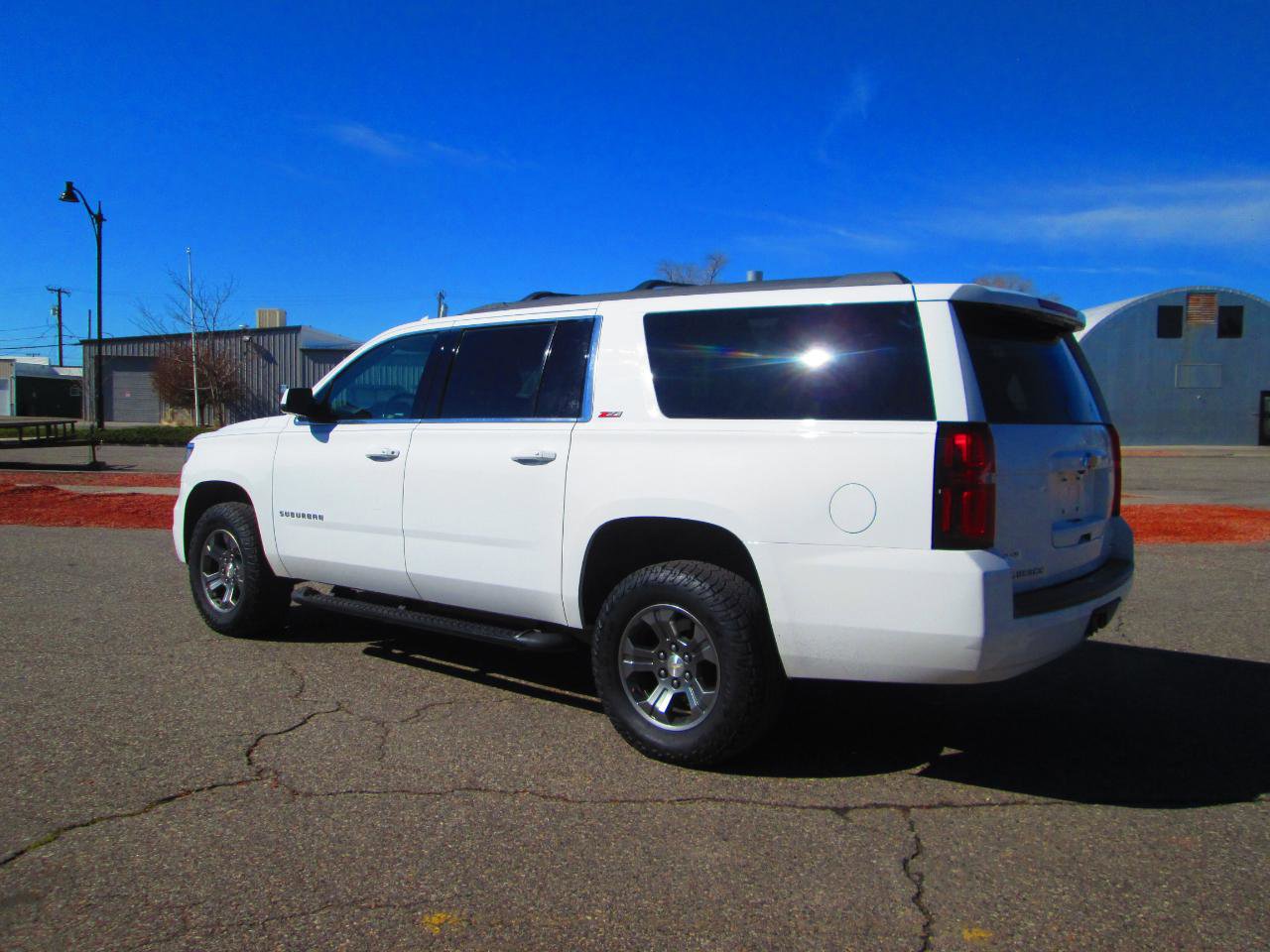 Used 2019 Chevrolet Suburban LT w/ Luxury Package AWD/4WD image 4