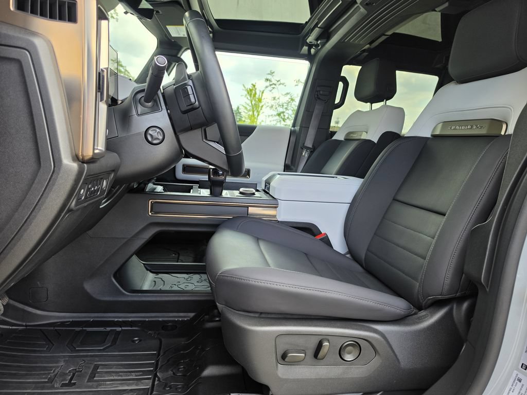 Used 2025 GMC Hummer EV 2X w/ LPO, Dark Essentials Package AWD/4WD image 13