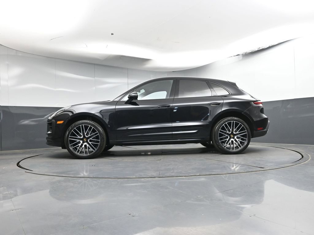 Certified 2025 Porsche Macan image 33