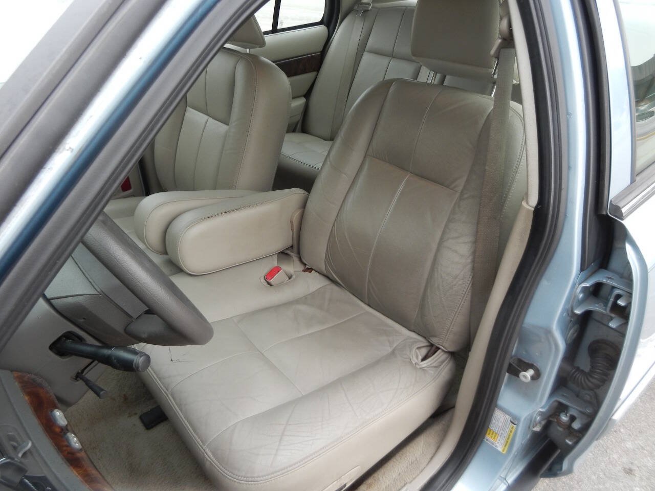 Used 2006 Mercury Grand Marquis GS RWD image 24