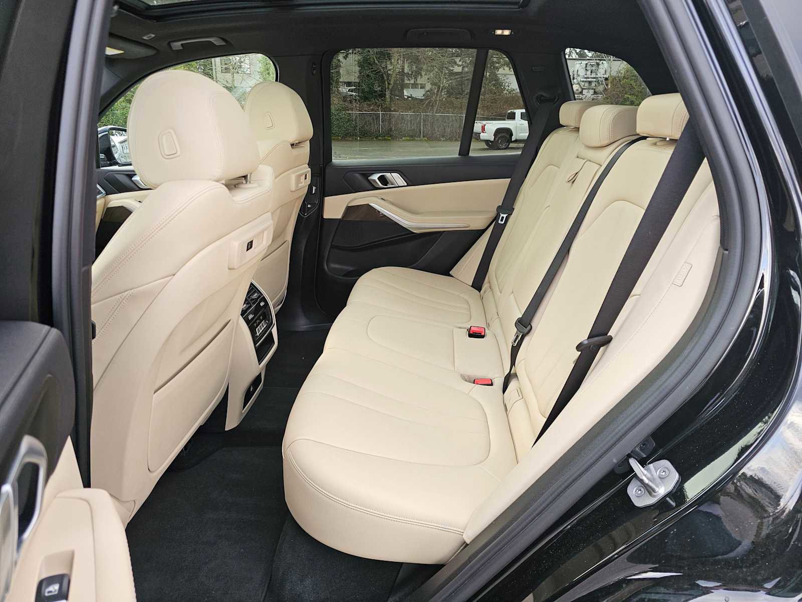 Used 2022 BMW X5 sDrive40i w/ Parking Assistance Package image 16