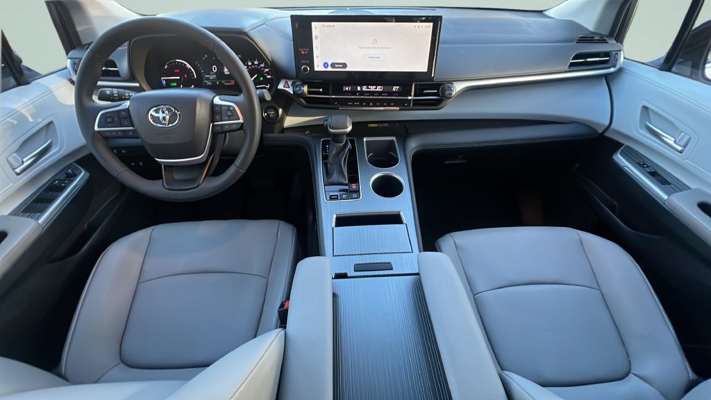Certified 2026 Toyota Sienna XLE FWD image 12
