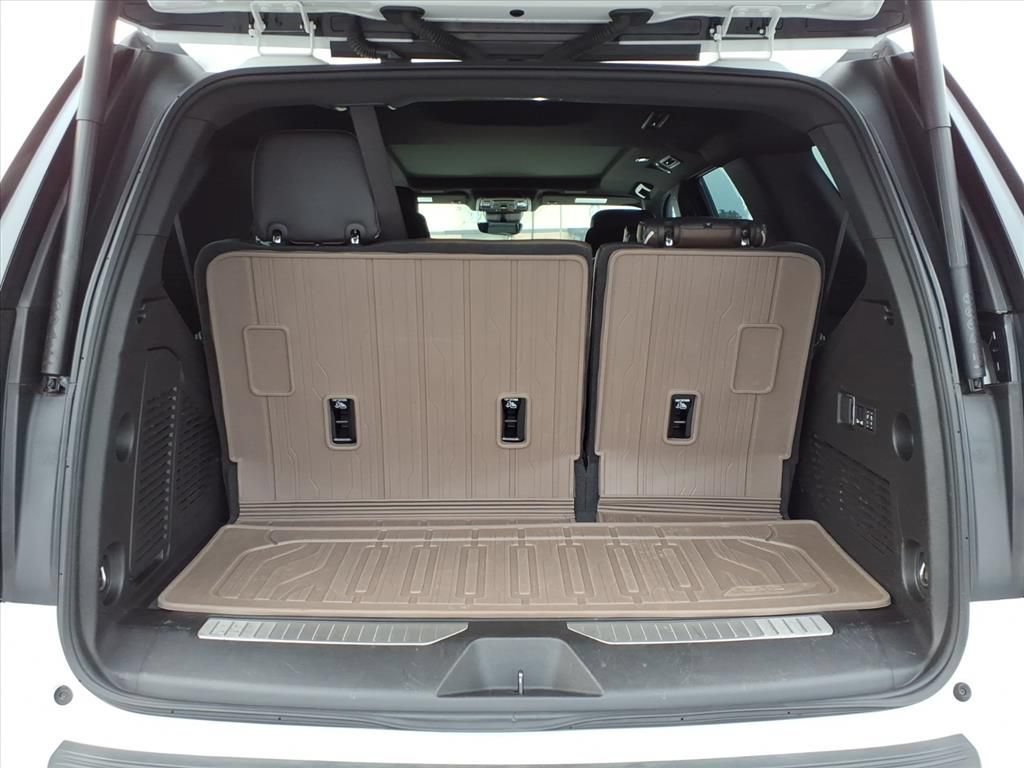 Used 2025 GMC Yukon Denali Ultimate w/ LPO, Floor Liner Package AWD/4WD image 23