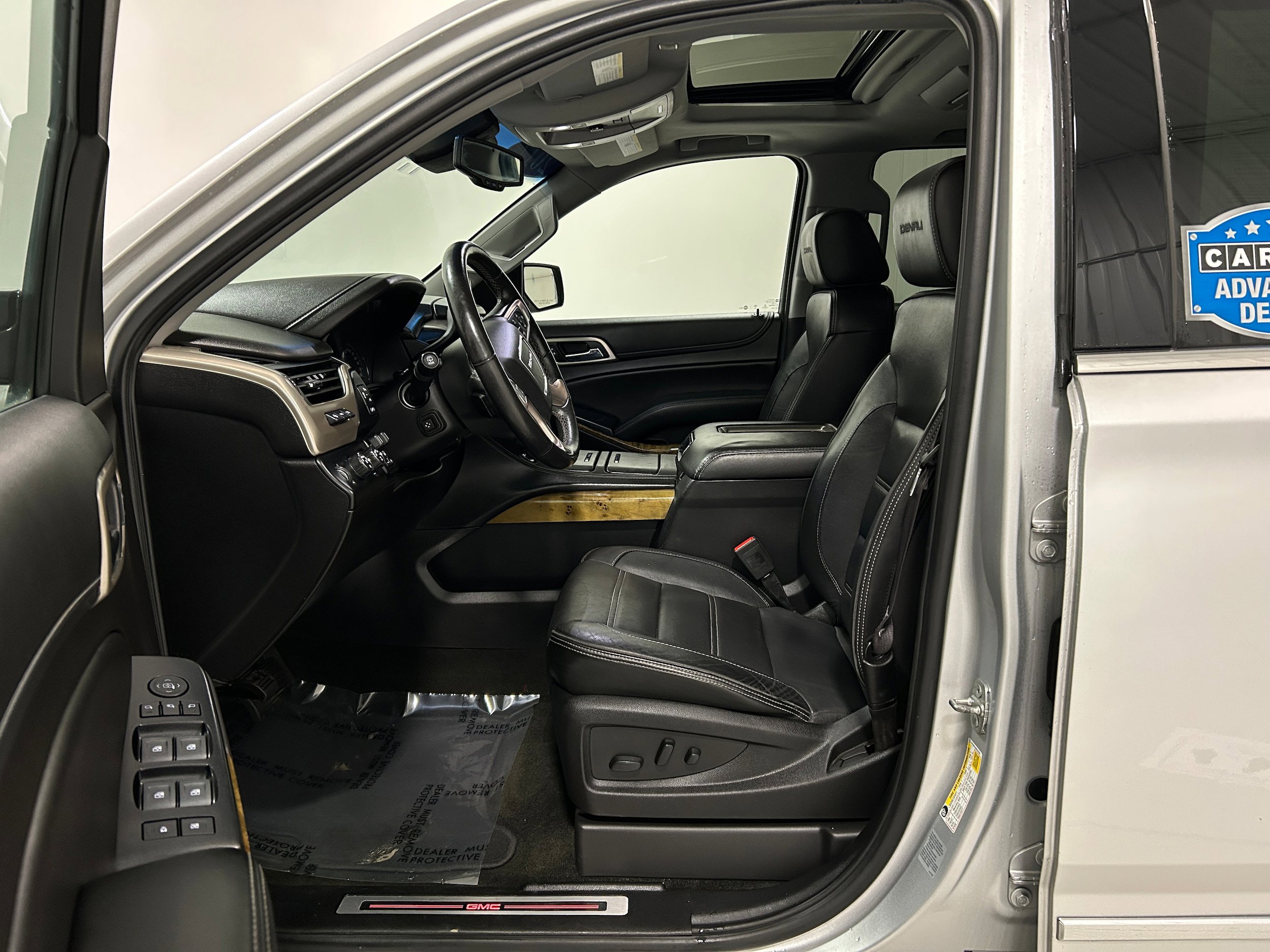 Used 2017 GMC Yukon XL Denali w/ Open Road Package AWD/4WD image 4