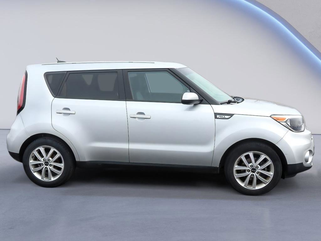 Used 2018 Kia Soul + image 8