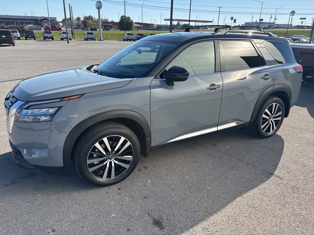 New 2025 Nissan Pathfinder Platinum FWD image 6
