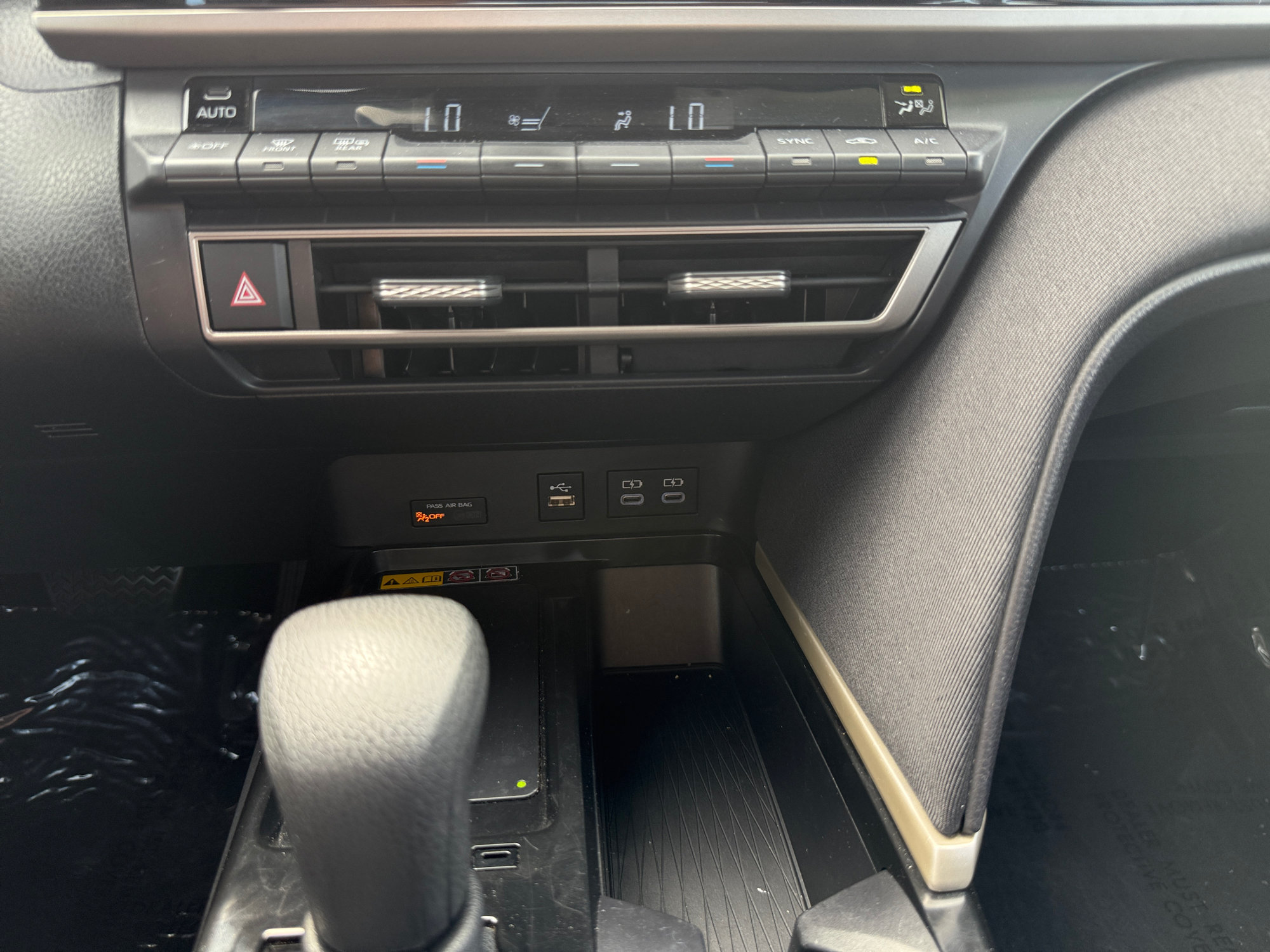 Used 2025 Toyota Camry LE FWD image 13