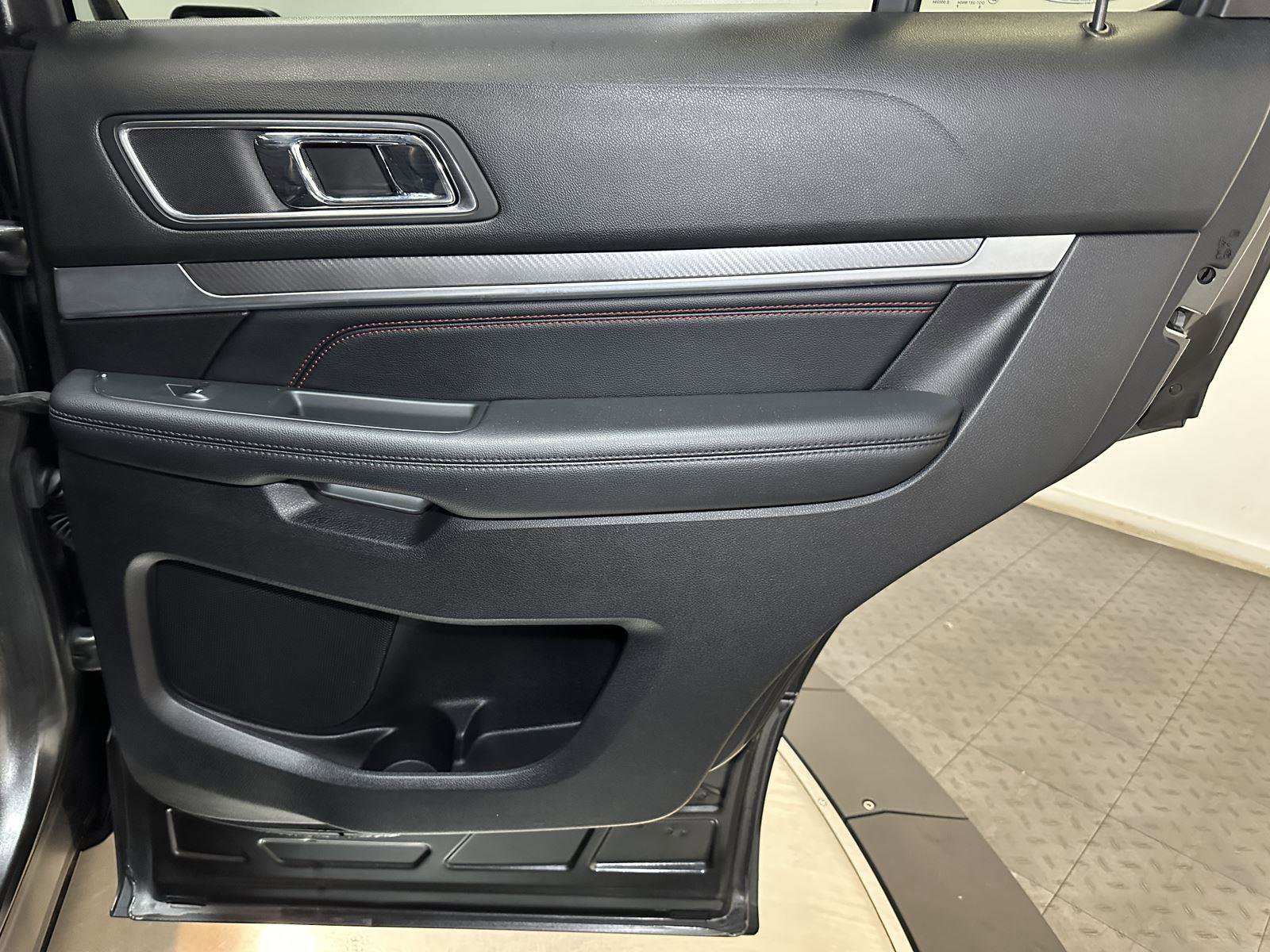 Used 2018 Ford Explorer Sport image 34