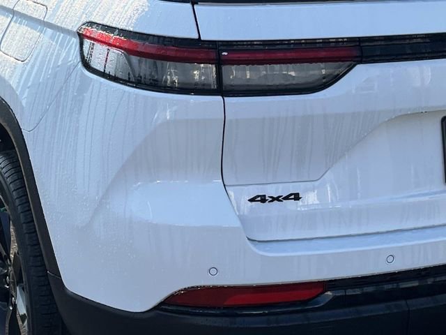 New 2025 Jeep Grand Cherokee Limited w/ Luxury Tech Group II AWD/4WD image 5