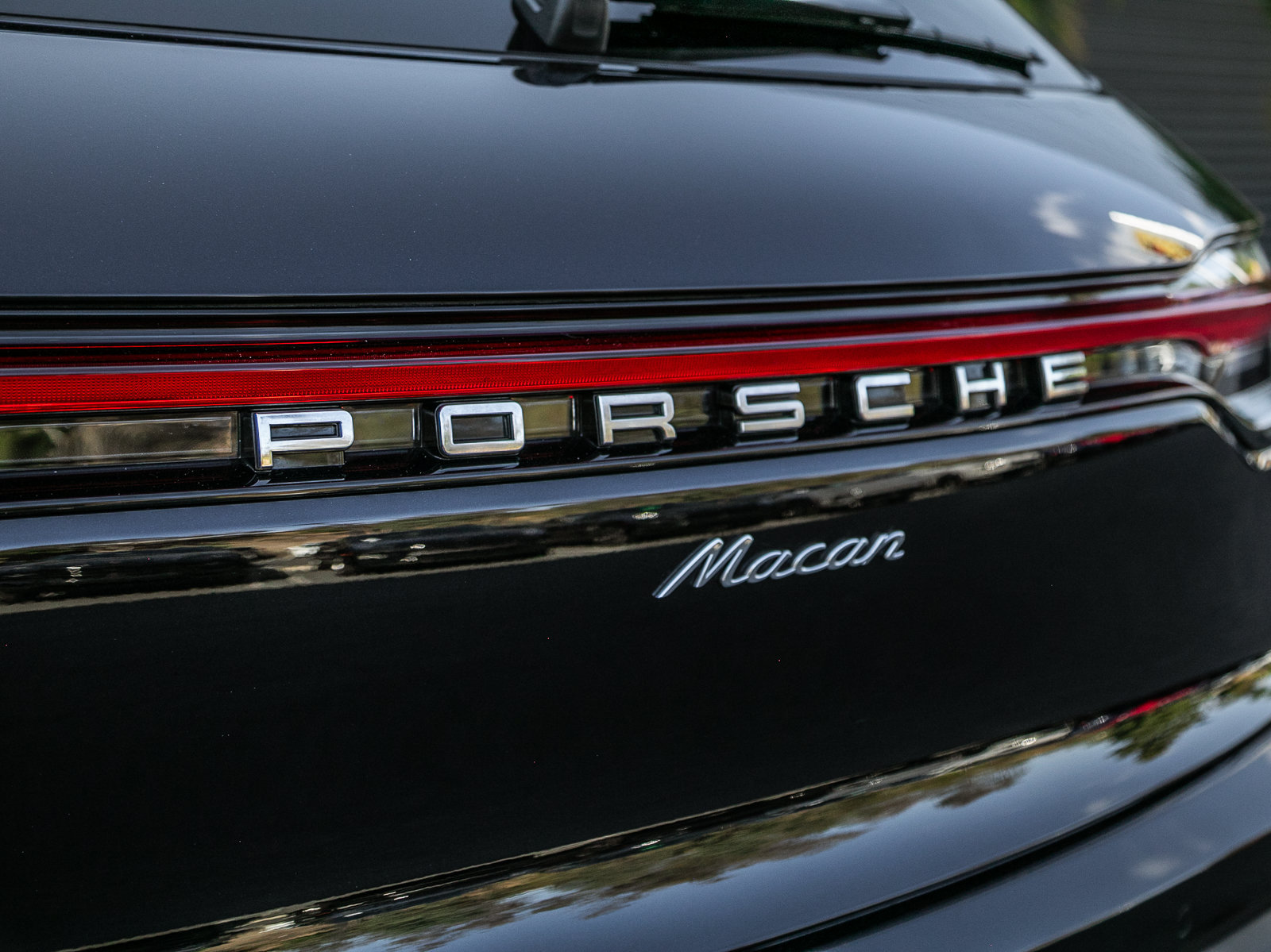 Certified 2023 Porsche Macan AWD/4WD image 25