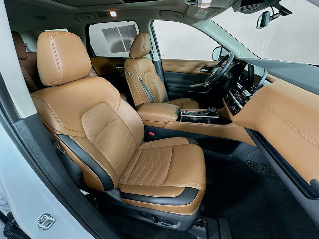Certified 2025 Nissan Pathfinder Platinum AWD/4WD image 39