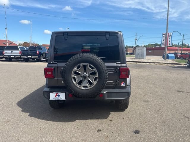 Used 2018 Jeep Wrangler Unlimited Sahara AWD/4WD image 4