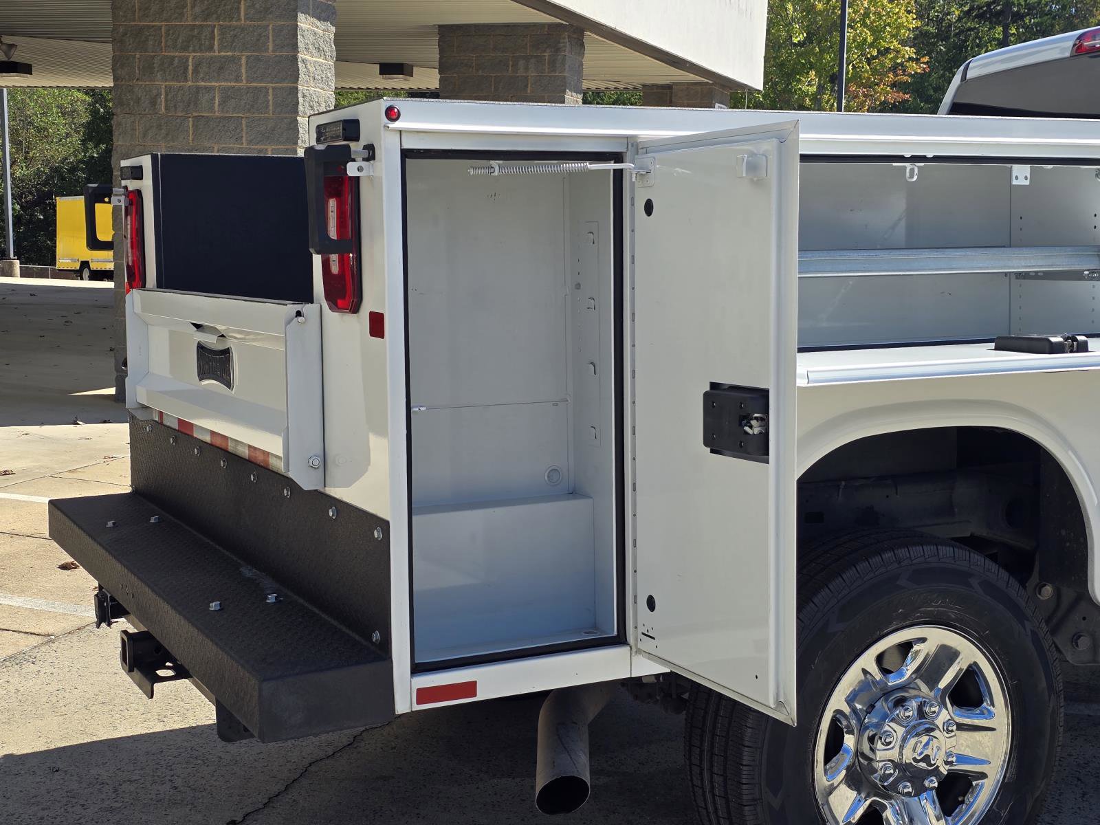 Used 2024 RAM 2500 Tradesman w/ Chrome Appearance Group image 26
