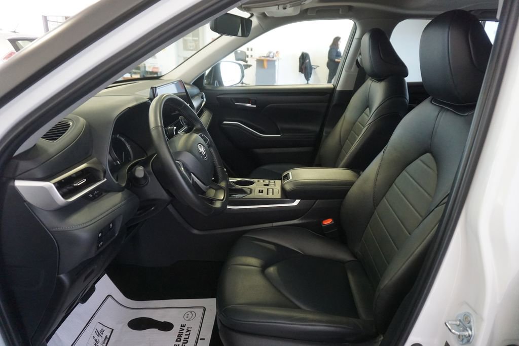 Certified 2024 Toyota Highlander XLE AWD/4WD image 21