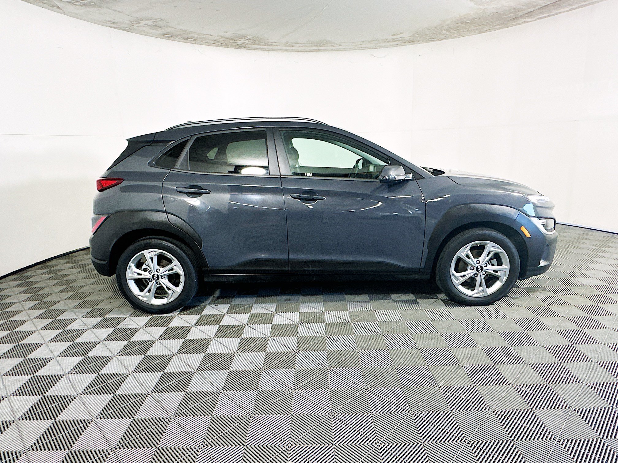 Used 2023 Hyundai Kona SEL FWD image 2