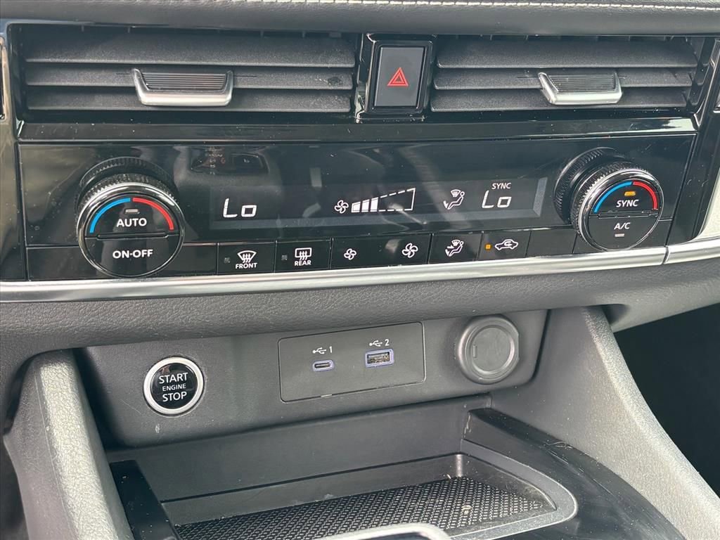 Used 2023 Nissan Rogue SV image 17