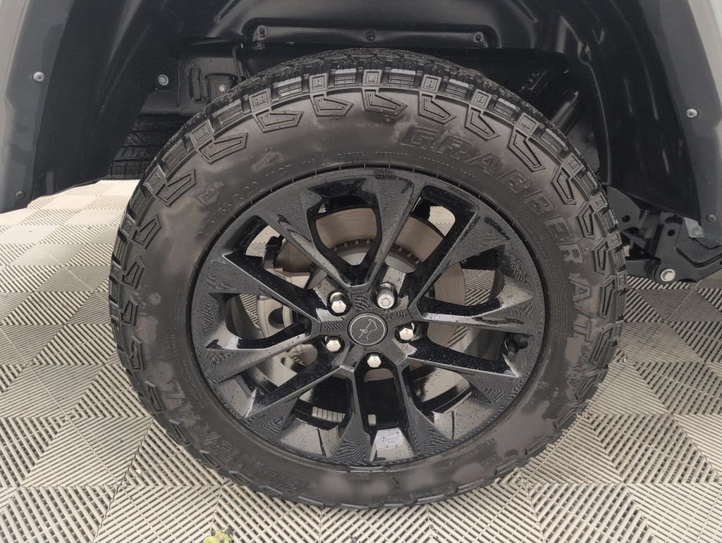 Used 2025 Jeep Gladiator Sport AWD/4WD image 18