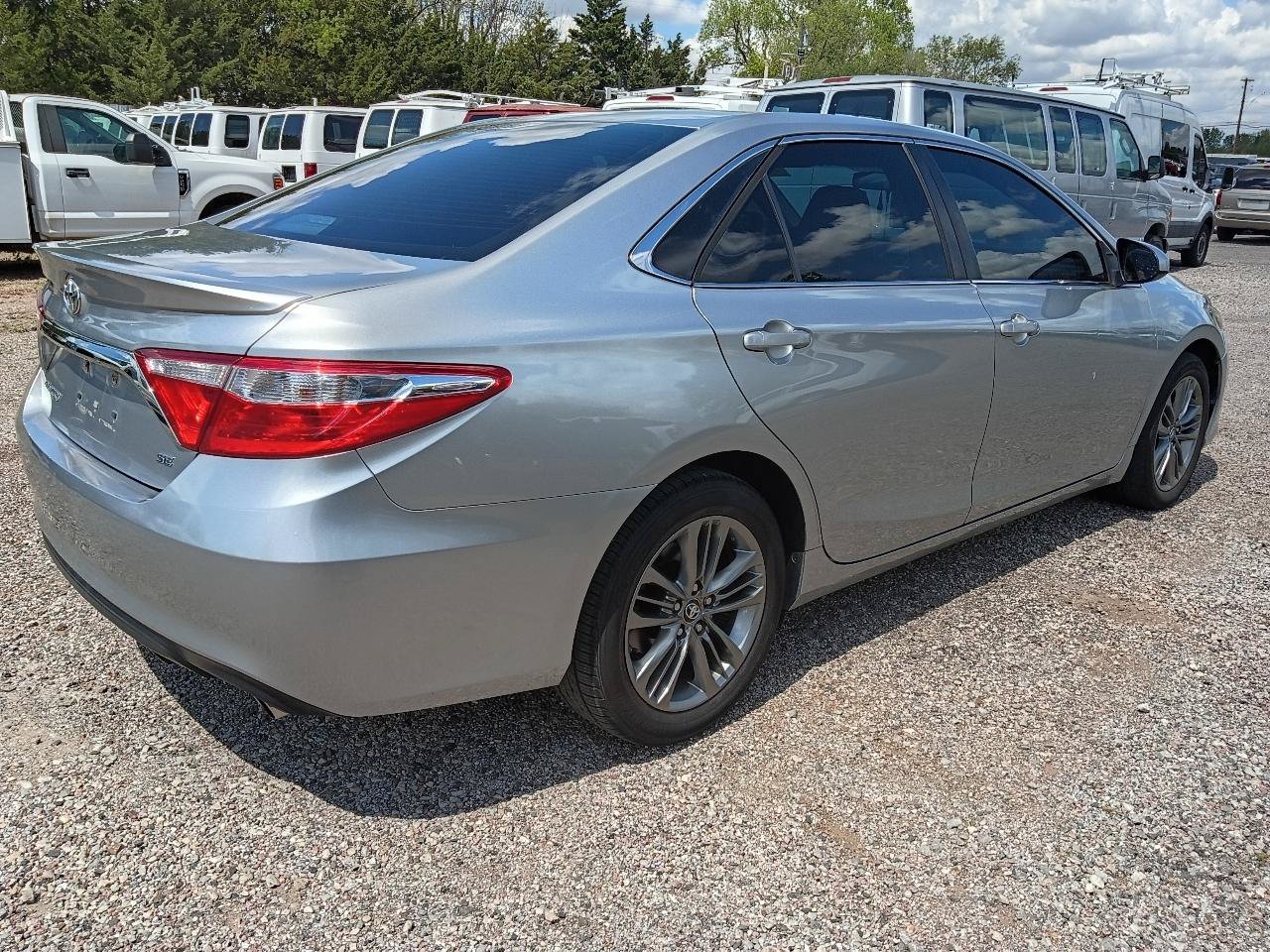 Used 2016 Toyota Camry SE FWD image 5